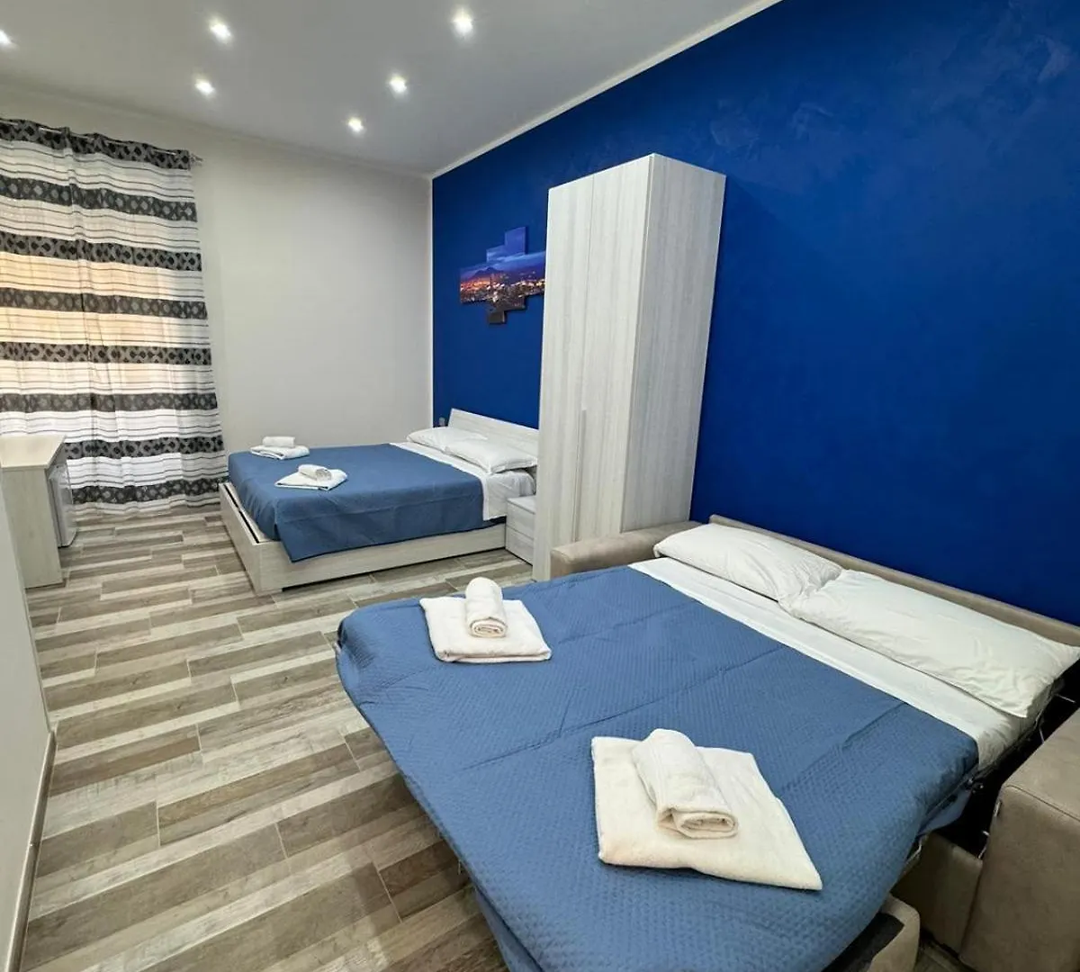 Hotel Punto House Ferrovia Nápoles Pensión
