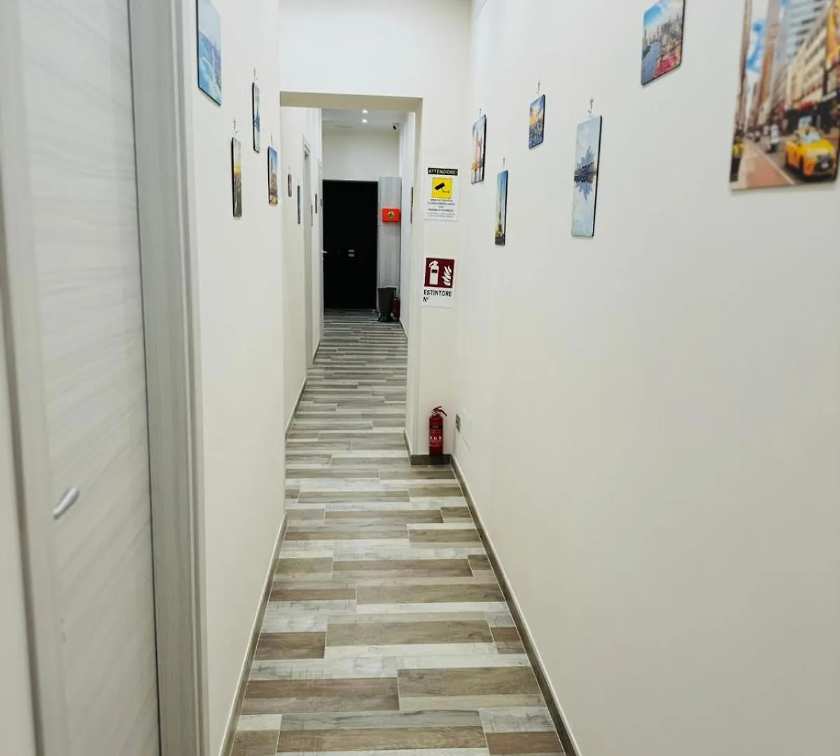 Punto House Ferrovia Hotel Naples 0*,  Italy