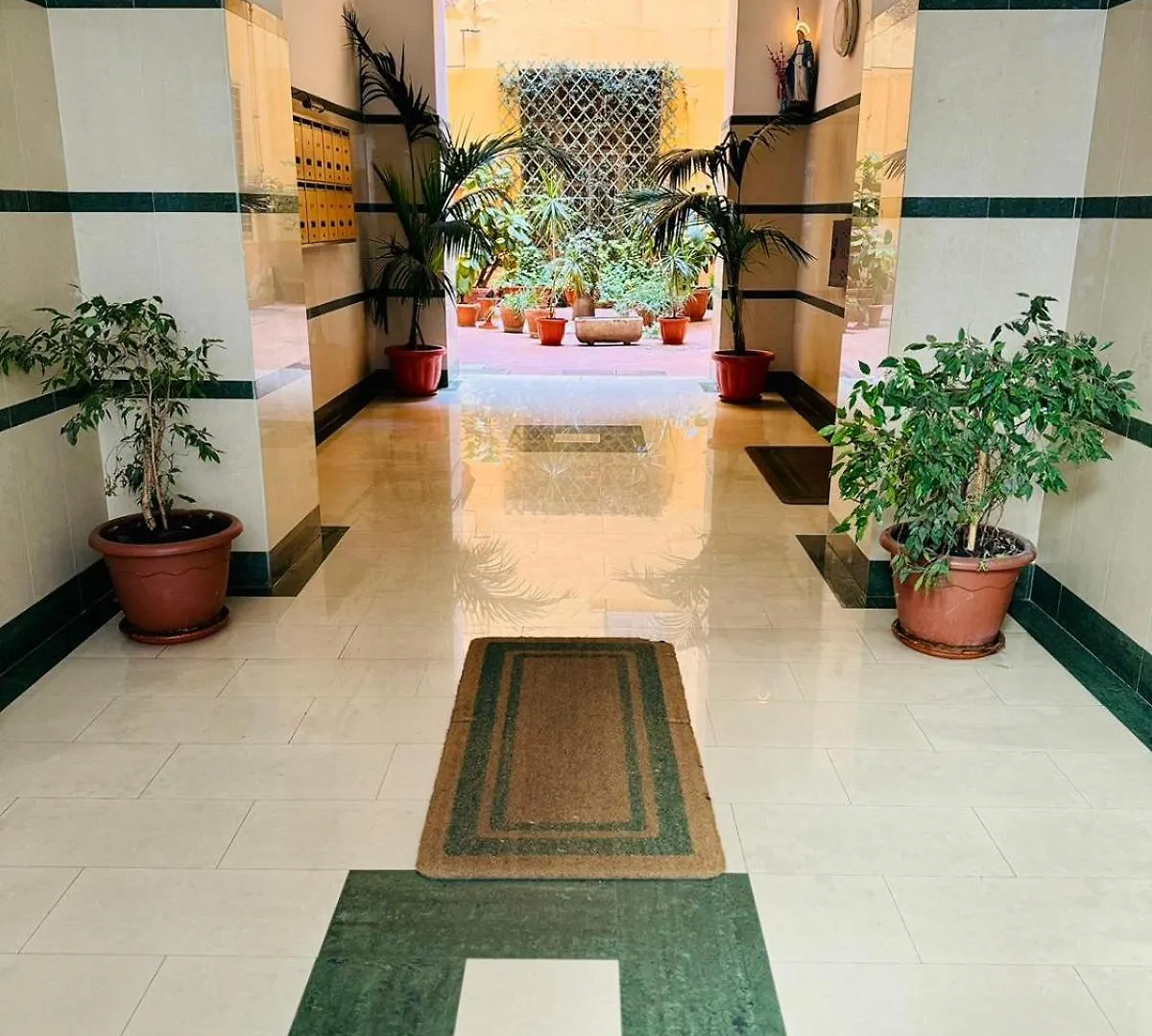 Punto House Ferrovia Hotel Naples Guest house